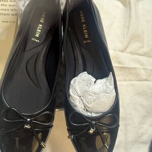 Anne Klein Glossy Black Flats size 8.5 vintage grunge minimalist comfortable